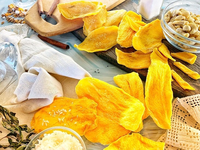 Топ экзотических продуктов, которые все чаще появляются на наших кухнях - Сушеный манго