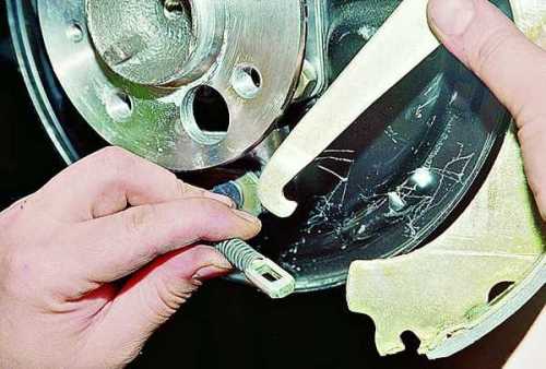 Замена задних тормозных колодок на ВАЗ 2114 - фото3