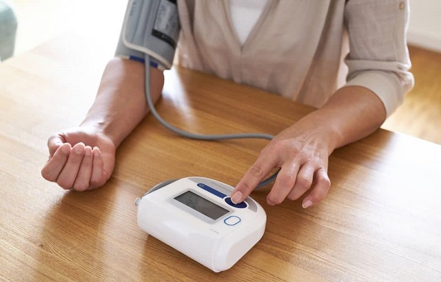 Как проверить электронный тонометр на точность в домашних условиях - фото2 Как проверить электронный тонометр на точность в домашних условиях - фото2