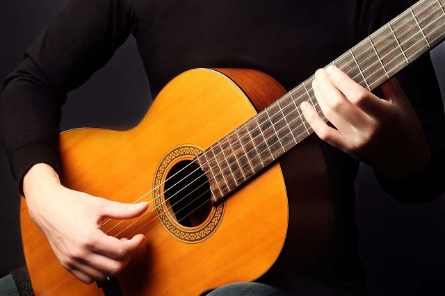 Гитара: виды и отличия, особенности применения - Классическая гитара