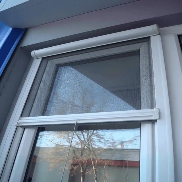 Москитные сетки на окна и двери: виды, отличия, плюсы и минусы — как выбрать для квартиры и дома - фото5 Москитные сетки на окна и двери: виды, отличия, плюсы и минусы — как выбрать для квартиры и дома - фото5