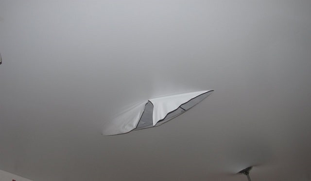 Натяжные потолки в деревянном доме: плюсы и минусы - фото2 Натяжные потолки в деревянном доме: плюсы и минусы - фото2