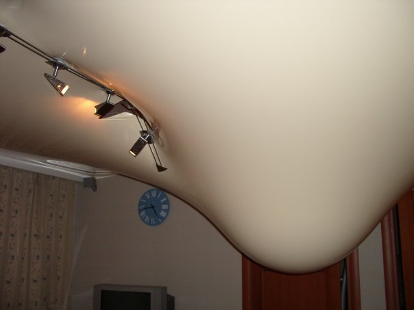 Натяжные потолки в деревянном доме: плюсы и минусы - фото4 Натяжные потолки в деревянном доме: плюсы и минусы - фото4