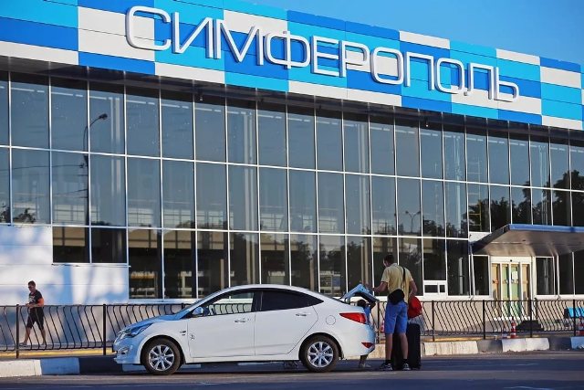 Как недорого уехать на такси из аэропорта в Симферополе (Крым)