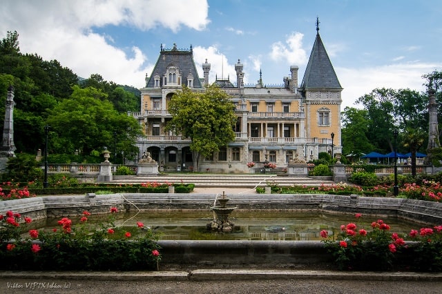 Что посетить в Крыму в первую очередь: Массандровский дворец - фото