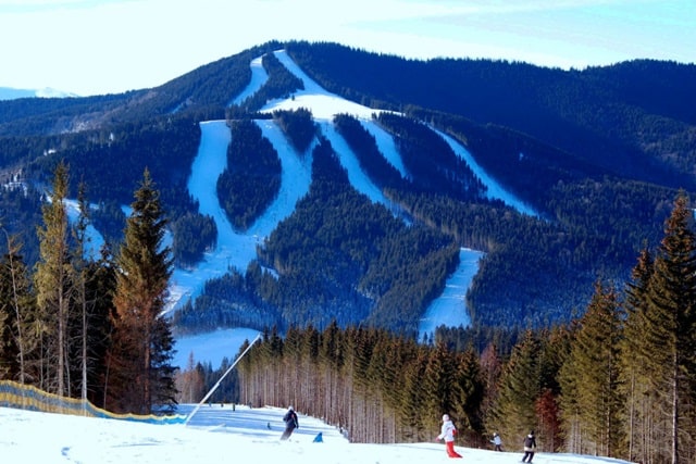 Їдемо відпочивати в Буковель із Києва: огляд цікавих варіантів - фото3 Їдемо відпочивати в Буковель із Києва: огляд цікавих варіантів - фото3