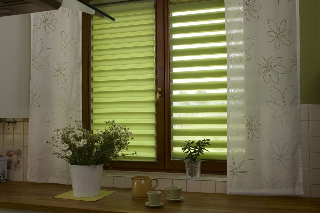 Жалюзи Зебра на пластиковые окна без сверления - фото8 Жалюзи Зебра на пластиковые окна без сверления - фото8