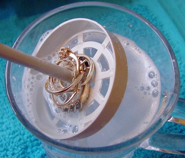 Как почистить золотые украшения в домашних условиях (быстро и эффективно) - фото3 Как почистить золотые украшения в домашних условиях (быстро и эффективно) - фото3