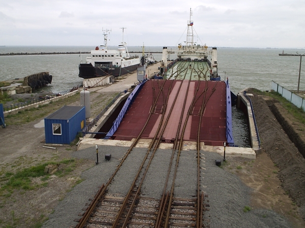 Нынешней мощности железнодорожных паромов на переправе хватает, чтобы справляться с грузопотоком