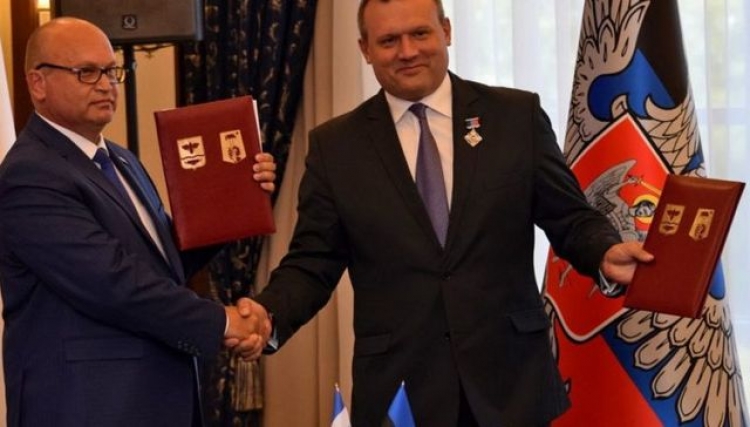 &laquo;Руководители&raquo; оккупированных городов Крыма и Донбасса решили побрататься