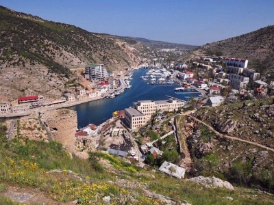 Оккупанты торопятся расчистить Балаклавскую бухту - военные «берут под козырек»