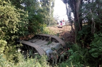 Компенсируют ли военные ущерб в результате инцидента с танком на Симферопольском шоссе?