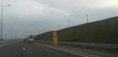 Снег разрушил искусственные насыпи вдоль автоподходов к Крымскому мосту