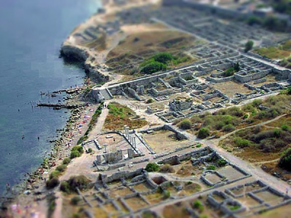 В Севастополе открылась выставка миниатюр