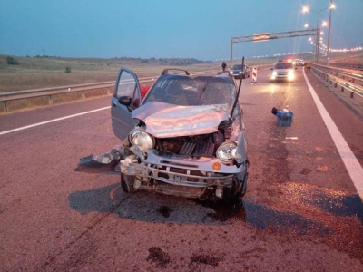 На подъезде к Керченскому мосту разбился легковой автомобиль