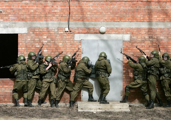 В Севастопольском госпитале оборонялись от террористов