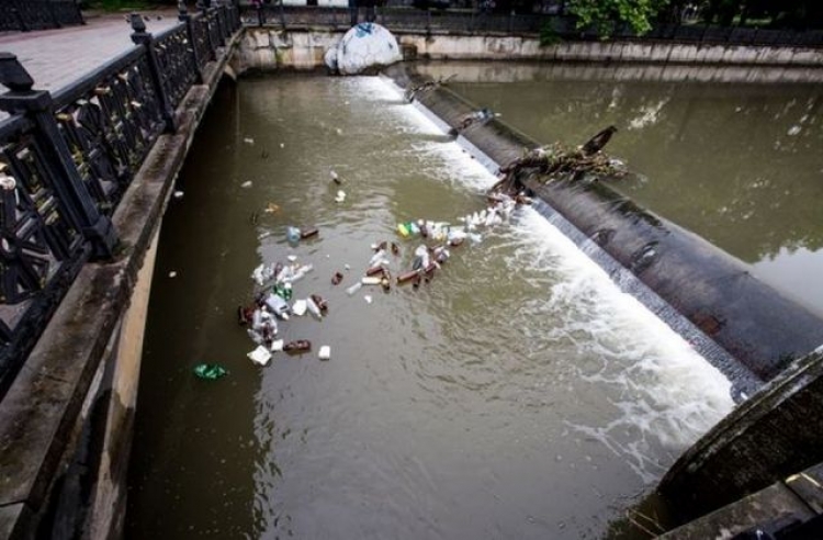 В Салгир сбрасывают излишки воды из Симферопольского водохранилища