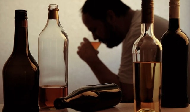 Домашнее лечение алкоголизма: безопасно ли, и насколько это эффективно