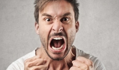 На глазах у прохожих взрослый мужчина напал на ребенка