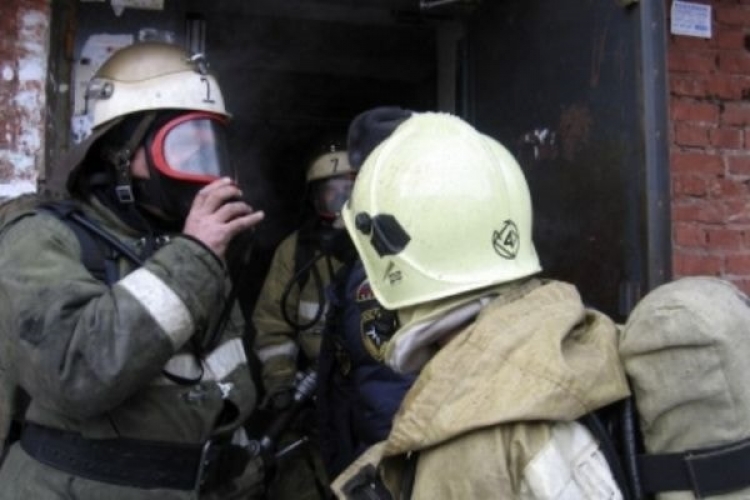 Пожарные спасли четверых девочек и двоих взрослых