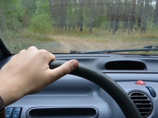 В Керчи подросток угнал автомобиль - ему грозит лишение свободы