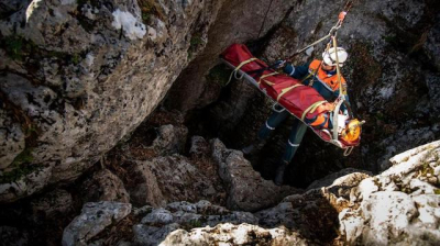В Алуште двое туристов упали в глубокий овраг