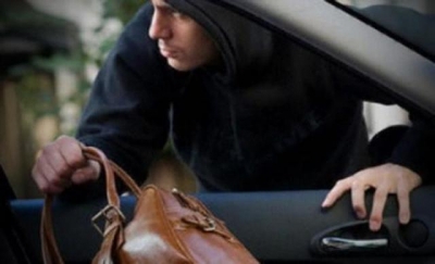 Танцоров обокрали