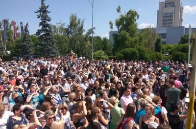 В Севастополе протестовали против закрытия торгового центра