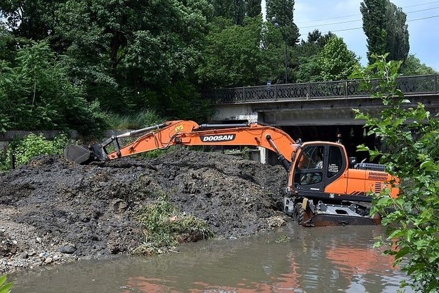 В столице Крыма завершили очистку русла р. Салгир
