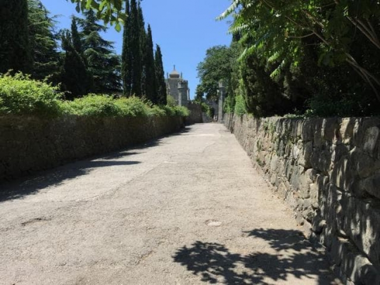 У входа в Воронцовский парк сооружают забор, Аксенов говорит, что виновата Украина (видео)