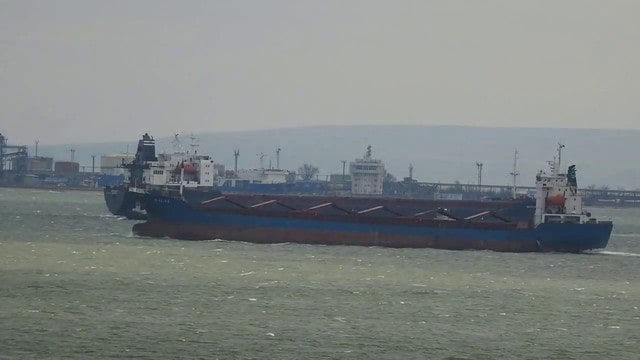 До сих пор на мели: сухогруз Maryland так и не удалось сдвинуть с места