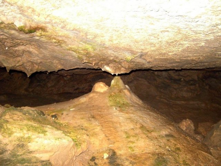 Пролетел 15 метров по вертикальной пещере и остался жив