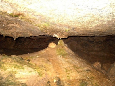 Пролетел 15 метров по вертикальной пещере и остался жив