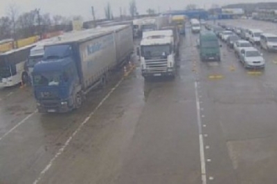 Трасса к Керченской переправе не выдерживает нагрузки