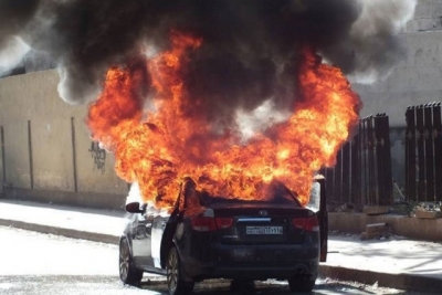 В Симферополе сгорел автомобиль (видео)