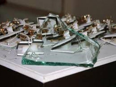 Преступники украли из ювелирного магазина 84 драгоценности