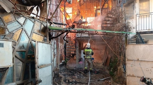 На улице Кирова в Ялте одновременно сгорели три дома