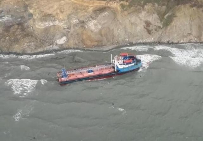 Новая угроза - мазут из затонувшего танкера выбросило в море