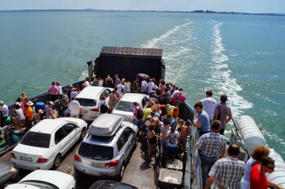 Льготная переправа: крымские власти определили, кто сможет вне очереди пересечь Керченский пролив