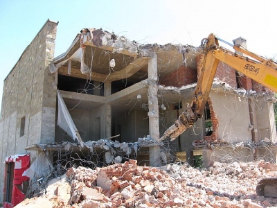 Жительнице Берегового велено снести лишние этажи дома