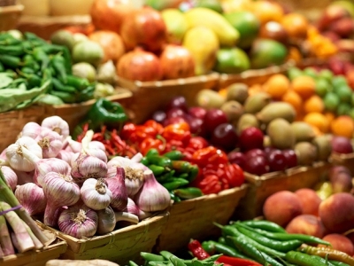 В Симферополе торговцев на рынках не пускают работать без новых разрешений