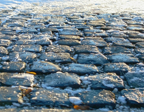 В Симферополе брусчатку заменяют тонким слоем асфальта