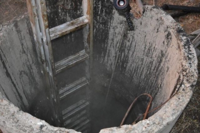 В Севастополе из горящего бетонного колодца спасли юношу