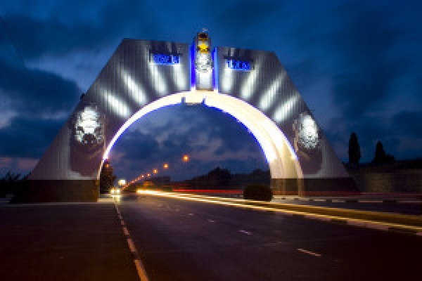 Жители Севастополя помогли восстановить триумфальную арку