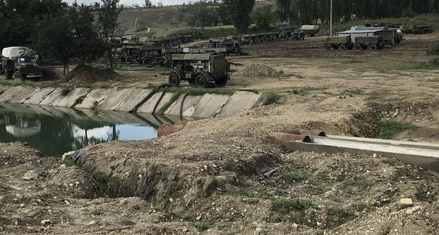 Перекачкой воды из Биюк-Карасу занимаются военные – плотину на реке охраняют