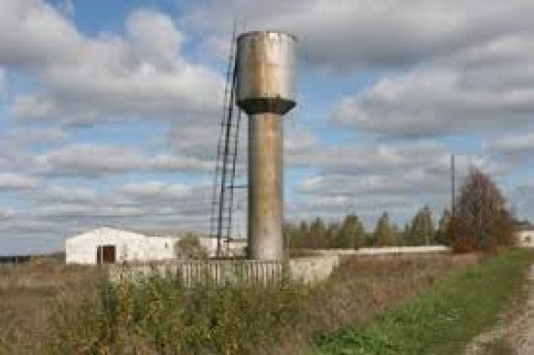 В Крыму на жилой дом упала водонапорная башня и обесточены 54 населенных пункта