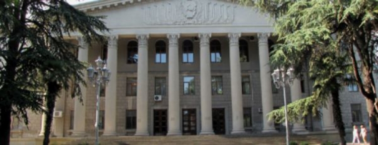 Квартиры, свистки и веревки – чего только нет в списке закупок Ялтинской администрации