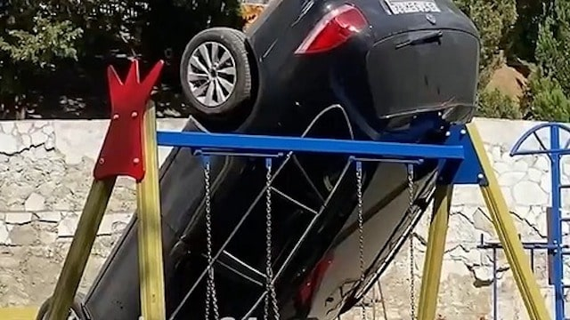 В Ялте автомобиль скатился на детскую площадку - пострадавших нет