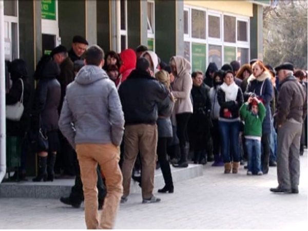 Крымчане бросились спасать свои деньги