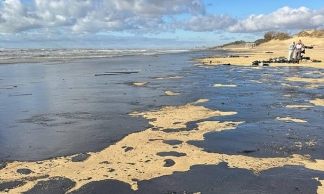 Выбросы мазута из российских танкеров продлятся до лета